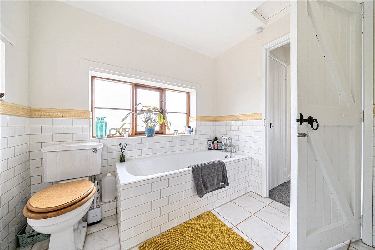 3 bedroom house, Hoo Green Lane, Mere WA16 - Available