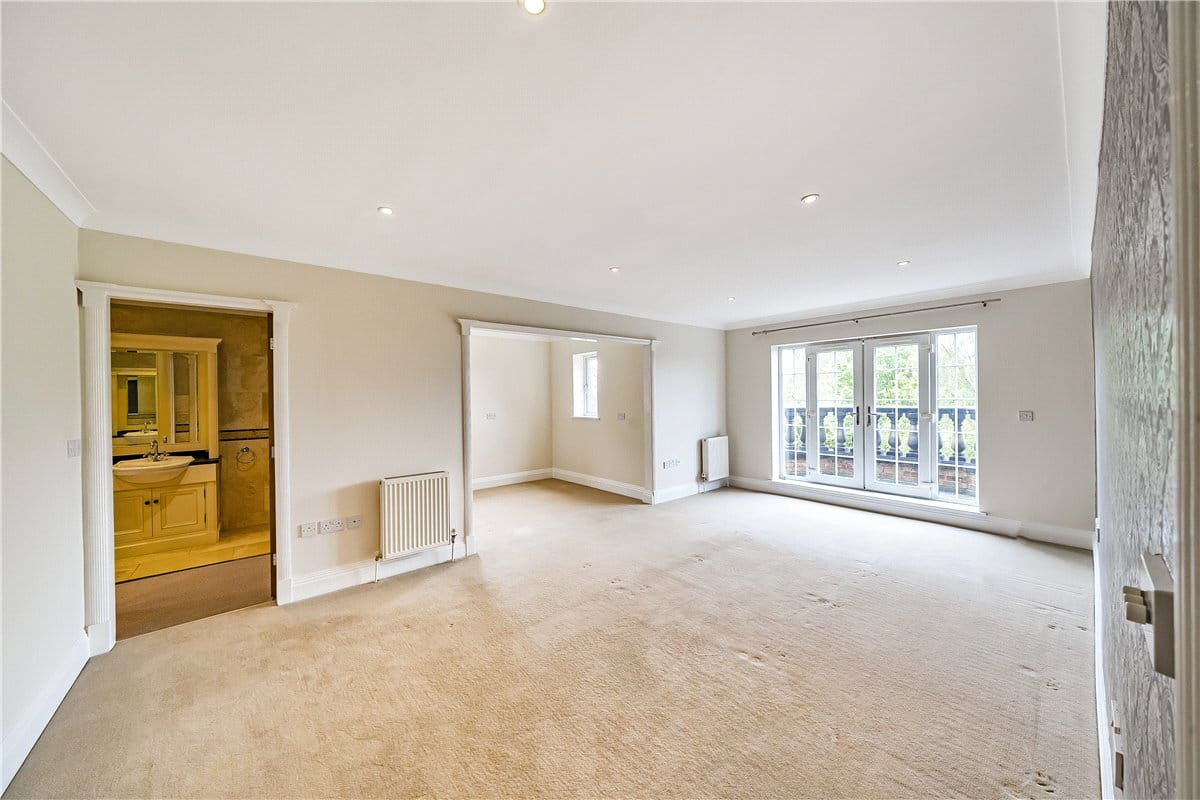 6 bedroom house, Towers Lane, Crofton WF4 - Let Agreed