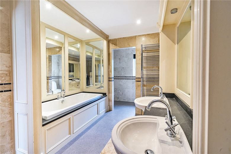 6 bedroom house, Towers Lane, Crofton WF4 - Let Agreed