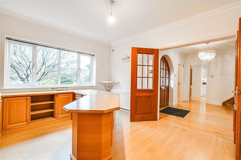 4 bedroom house, Burnside, Hale Barns WA15 - Available