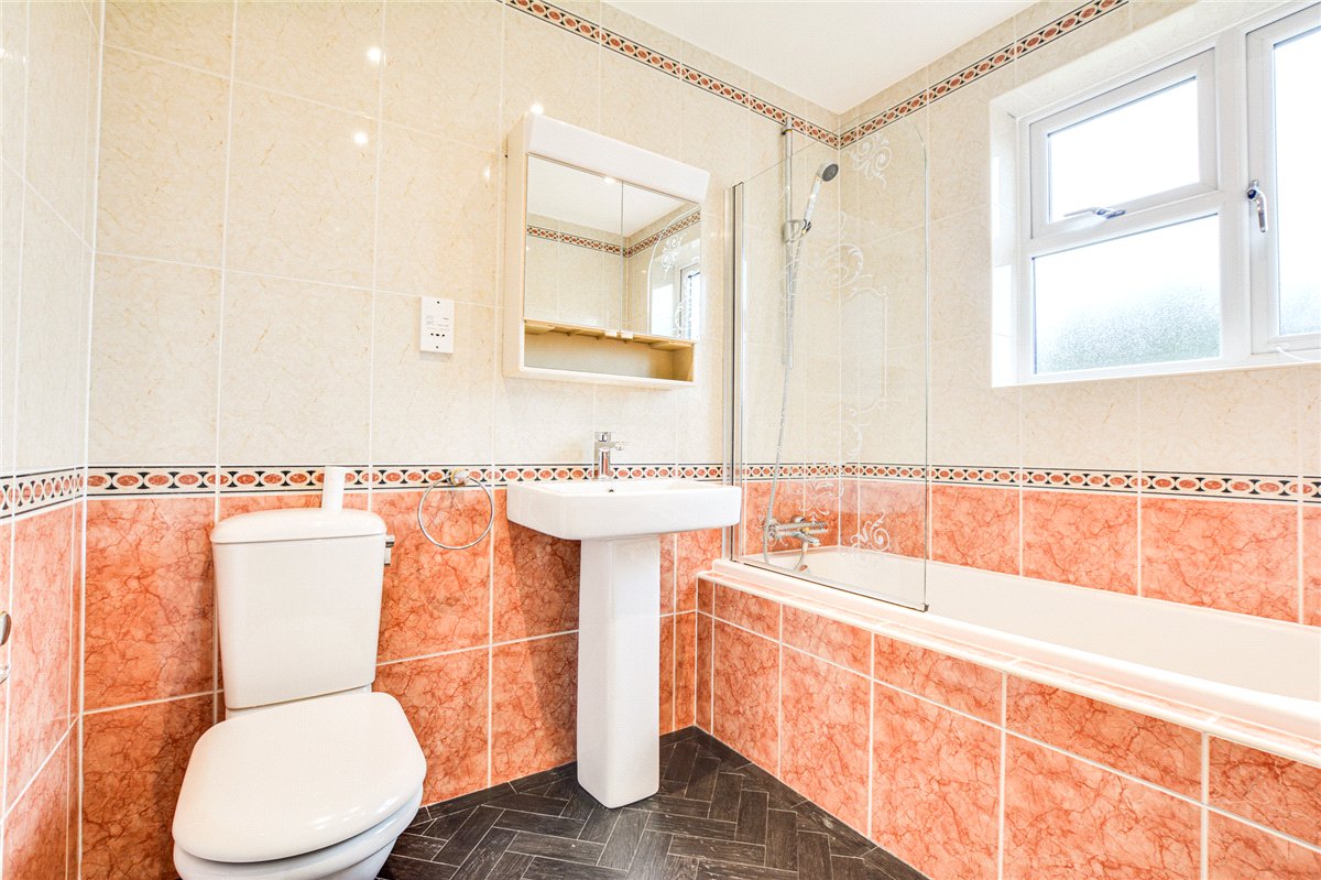 4 bedroom house, Burnside, Hale Barns WA15 - Available