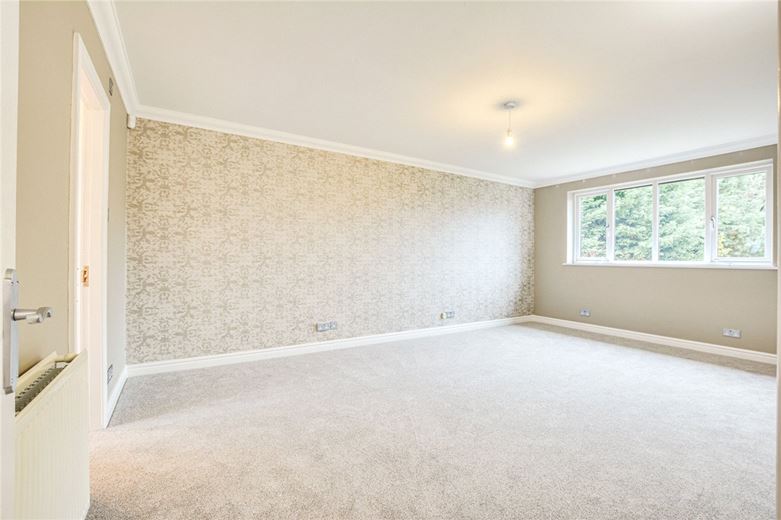 4 bedroom house, Burnside, Hale Barns WA15 - Available