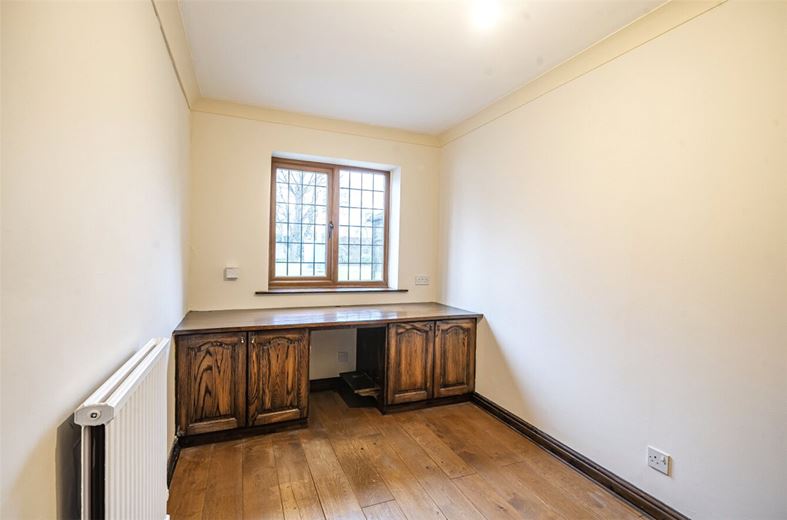 4 bedroom house, Pontefract Road, Crofton WF4 - Available