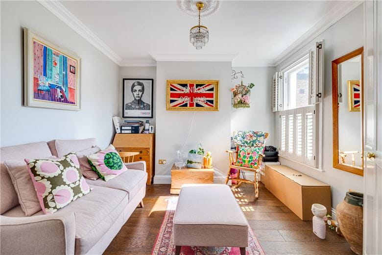 3 bedroom flat, Queensmill Road, London SW6 - Available