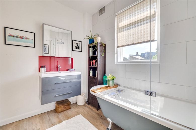 3 bedroom flat, Queensmill Road, London SW6 - Available
