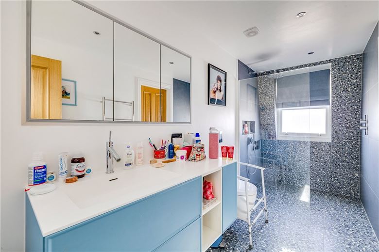 3 bedroom flat, Queensmill Road, London SW6 - Available