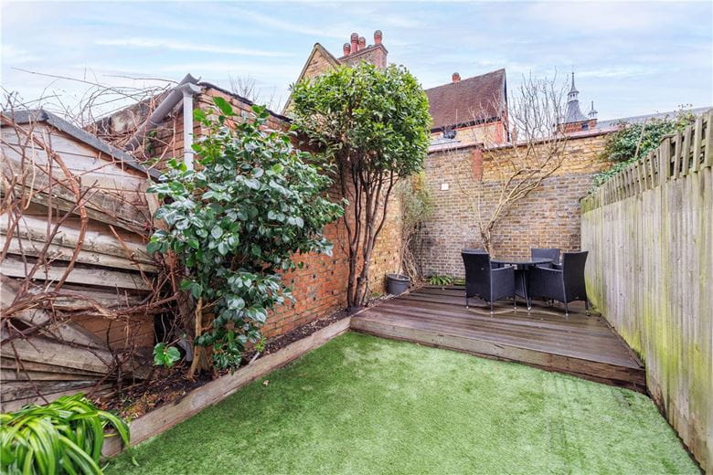 2 bedroom flat, Fulham Palace Road, London SW6 - Available