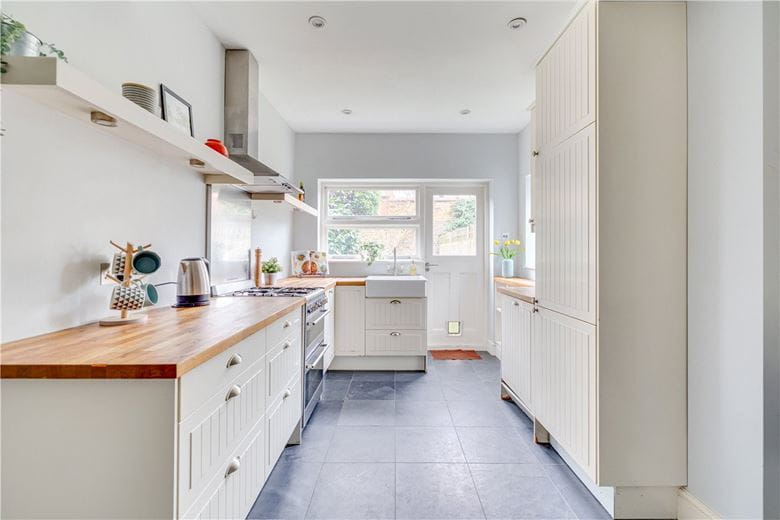 2 bedroom flat, Fulham Palace Road, London SW6 - Available