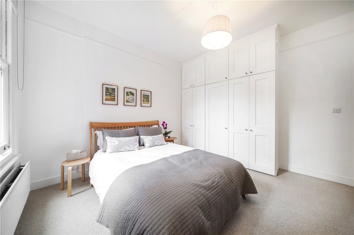 3 bedroom flat, Bishops Mansions, Fulham SW6 - Available