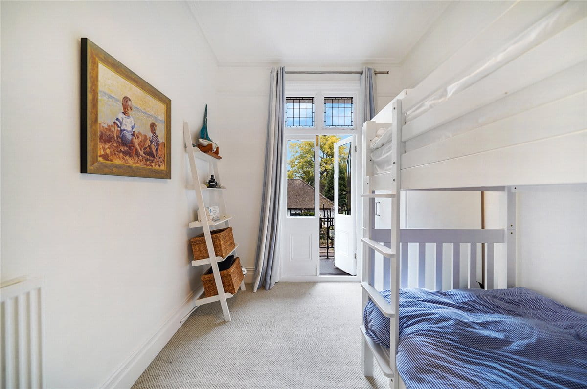 3 bedroom flat, Bishops Mansions, Fulham SW6 - Available