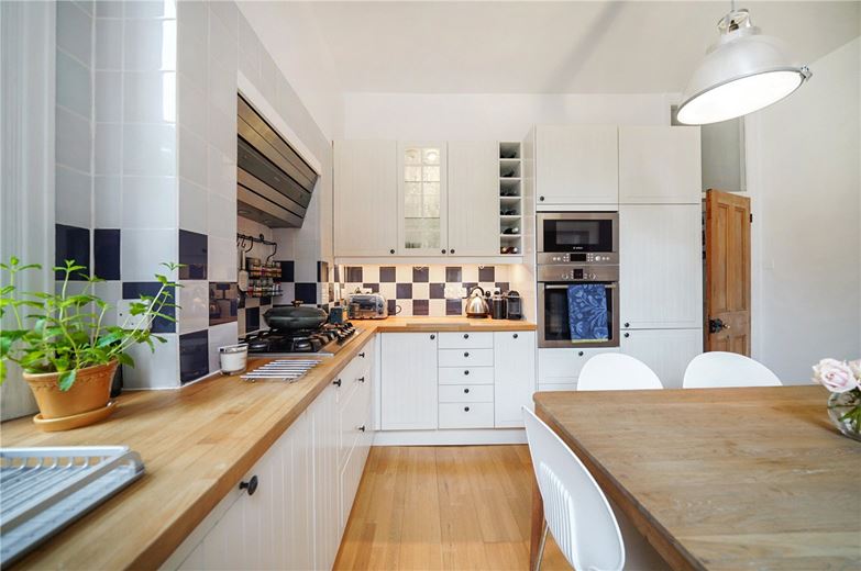 3 bedroom flat, Bishops Mansions, Fulham SW6 - Available