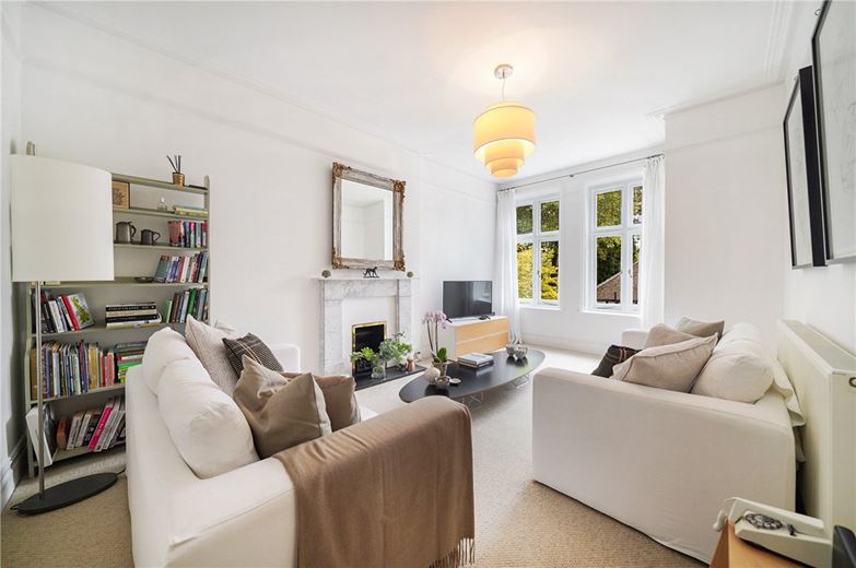 3 bedroom flat, Bishops Mansions, Fulham SW6 - Available