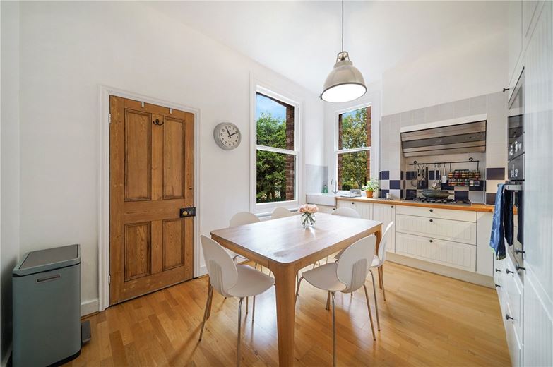 3 bedroom flat, Bishops Mansions, Fulham SW6 - Available