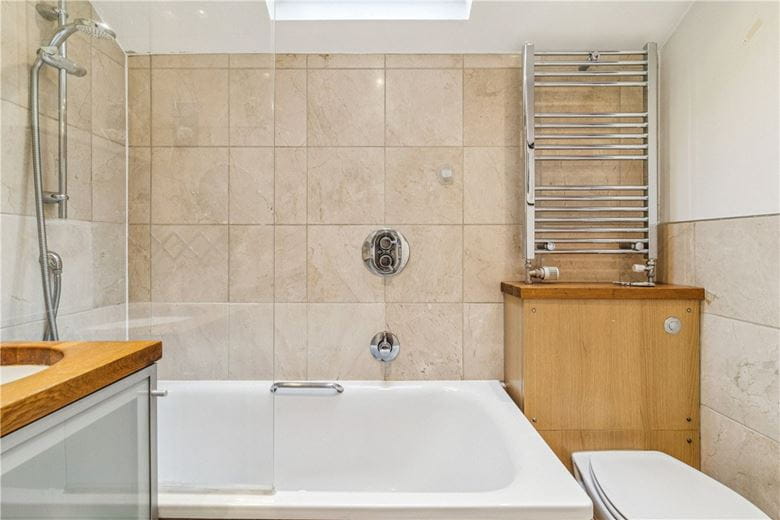 2 bedroom flat, Wingrave Road, London W6 - Available