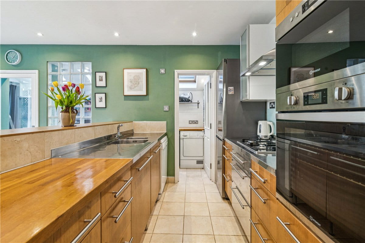2 bedroom flat, Wingrave Road, London W6 - Available
