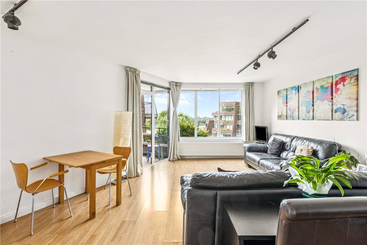 2 bedroom flat, Alder Lodge, 73 Stevenage Road SW6 - Available