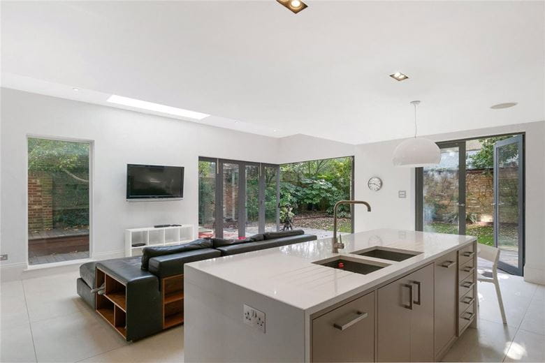 5 bedroom house, Fulham Palace Road, London SW6 - Available