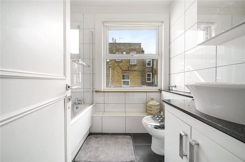 3 bedroom flat, Bronsart Road, Fulham SW6 - Available