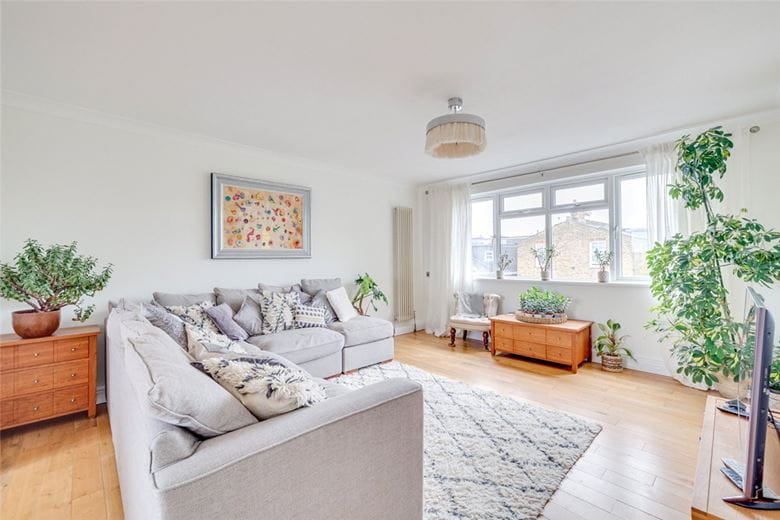 2 bedroom flat, Burnfoot Avenue, London SW6 - Available