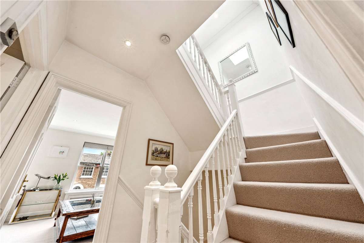 3 bedroom house, Burlington Road, London SW6 - Available