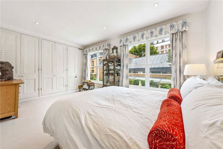 3 bedroom house, Burlington Road, London SW6 - Available