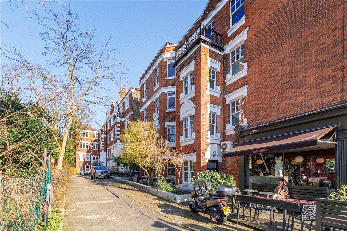2 bedroom flat, Colehill Gardens, Fulham Palace Road SW6 - Available