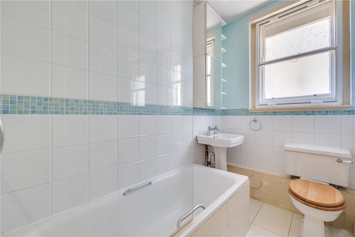 2 bedroom flat, Colehill Gardens, Fulham Palace Road SW6 - Available