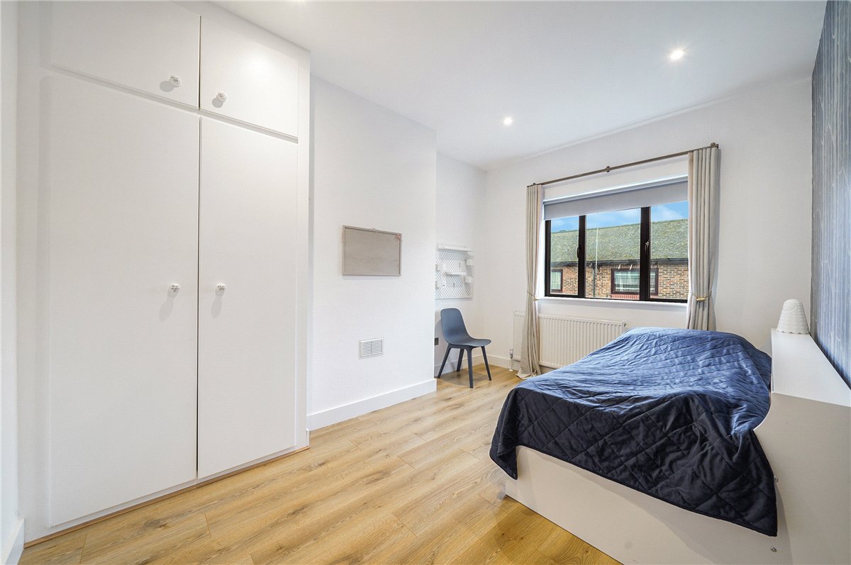 3 bedroom house, Colehill Lane, London SW6 - Available