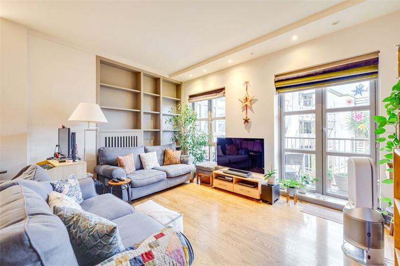 2 bedroom flat, Farm Lane, London SW6 - Available