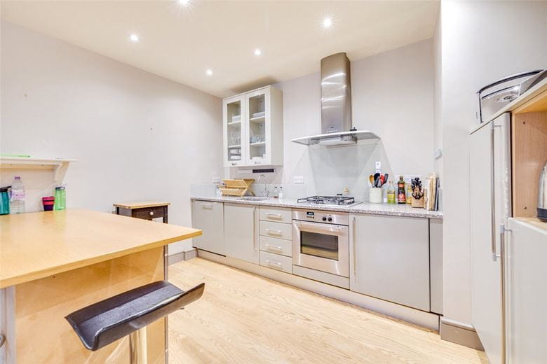 2 bedroom flat, Farm Lane, London SW6 - Available