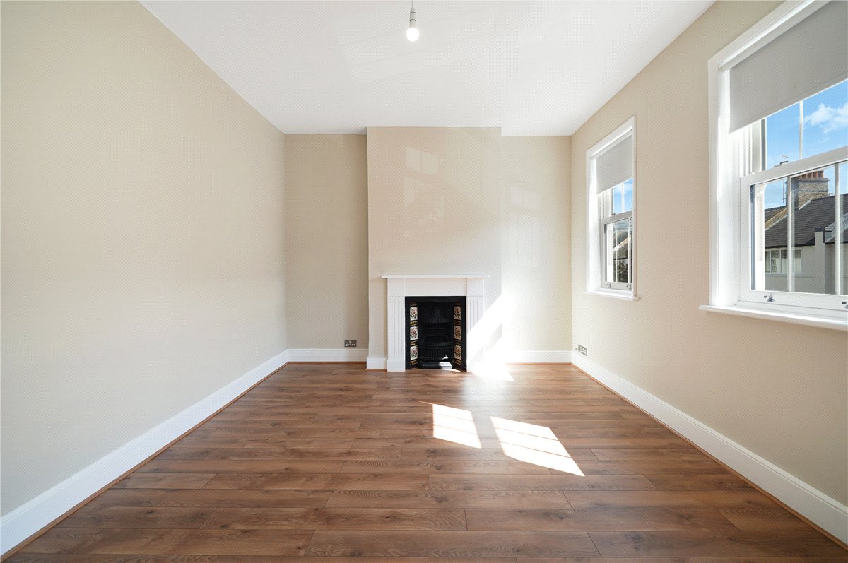 2 bedroom flat, Racton Road, London SW6 - Available