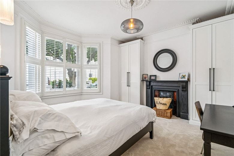 3 bedroom flat, Greswell Street, London SW6 - Available