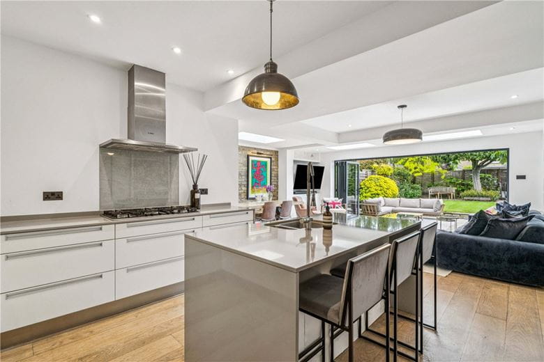 3 bedroom flat, Greswell Street, London SW6 - Available