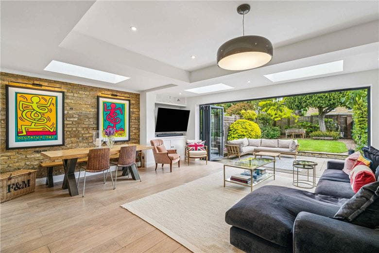 3 bedroom flat, Greswell Street, London SW6 - Available