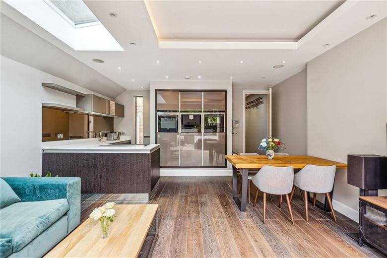 2 bedroom flat, Gowan Avenue, London SW6 - Available