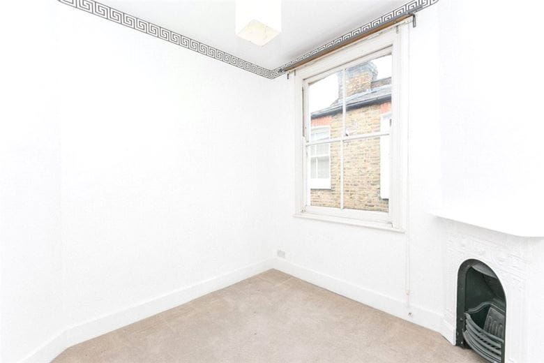 2 bedroom maisonette, Edenvale Street, London SW6 - Available