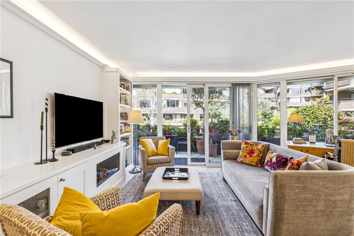 2 bedroom flat, Stevenage Road, London SW6 - Available