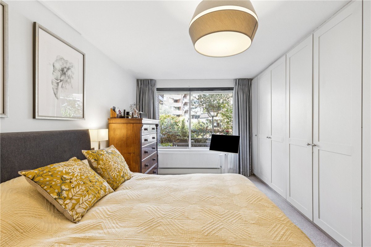 2 bedroom flat, Stevenage Road, London SW6 - Available