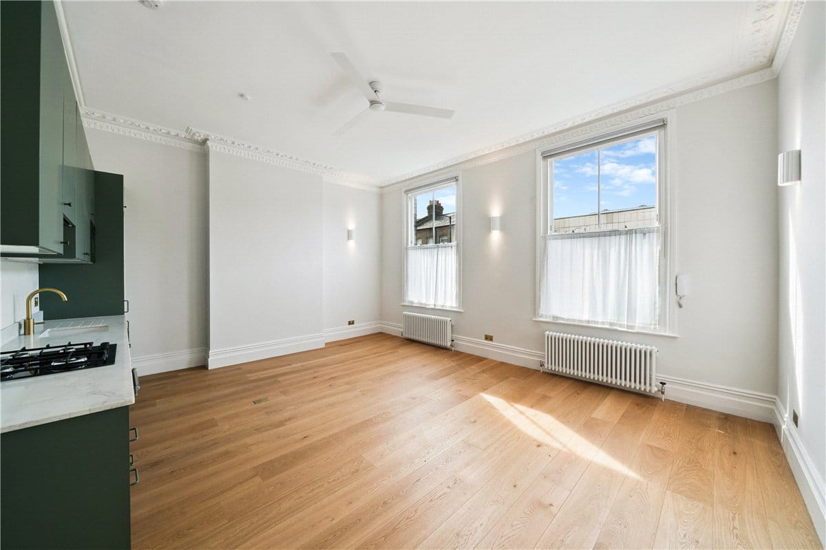 2 bedroom flat, North End Road, London SW6 - Available