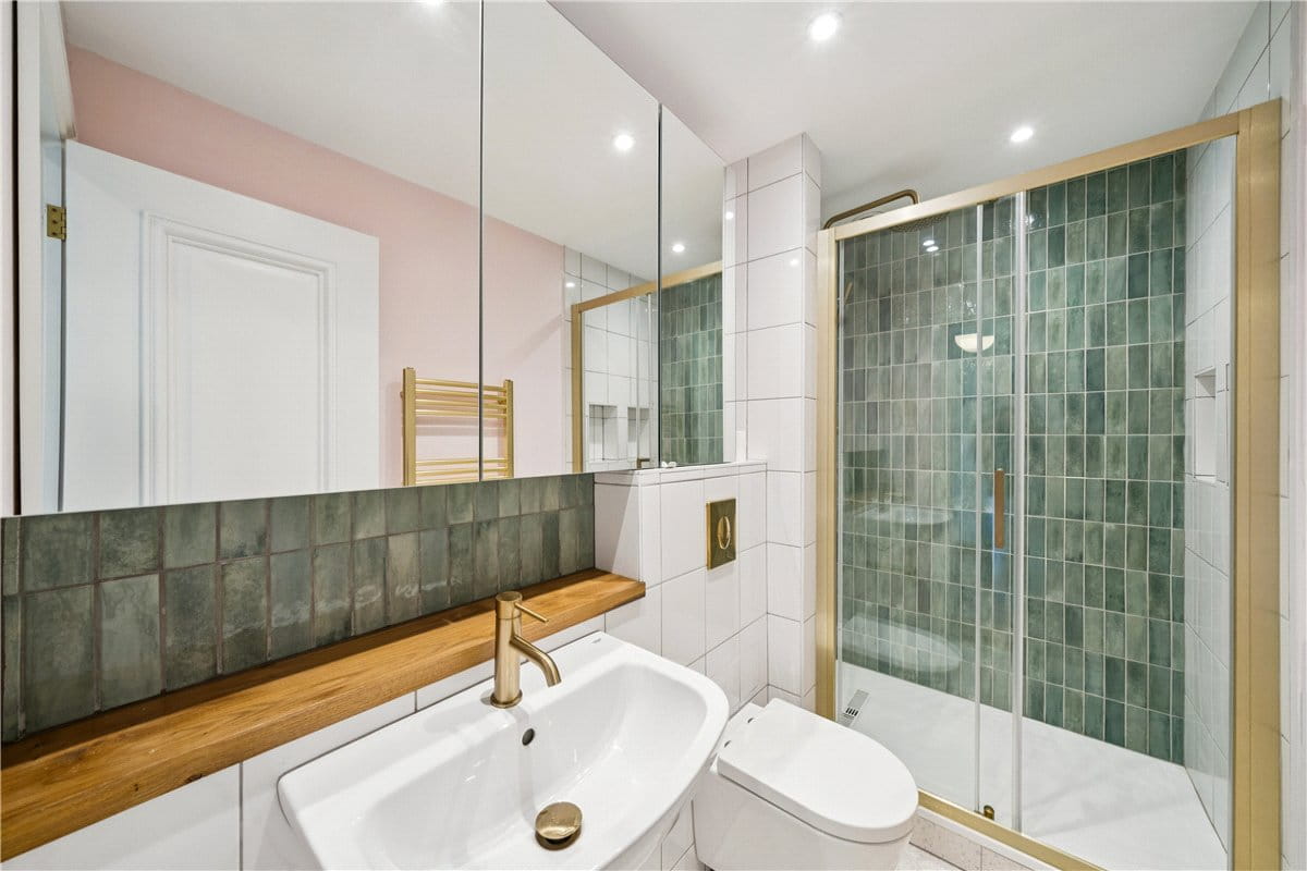 2 bedroom flat, North End Road, London SW6 - Available