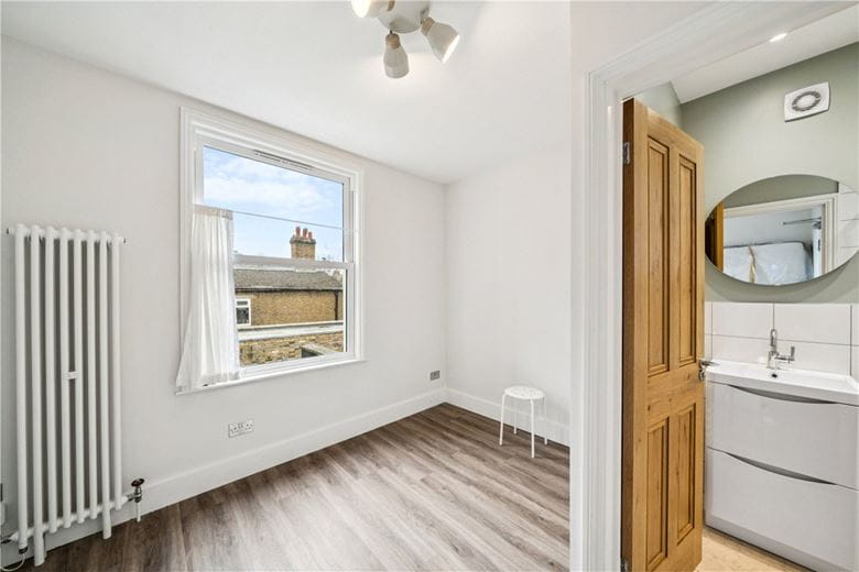 2 bedroom flat, North End Road, London SW6 - Available