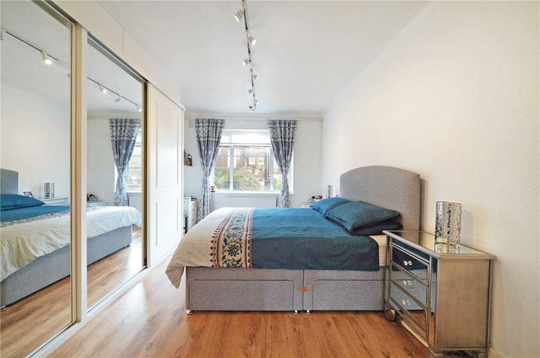 2 bedroom flat, Barons Keep, Gliddon Road W14 - Available