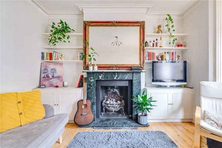 2 bedroom flat, Vera Road, London SW6 - Available