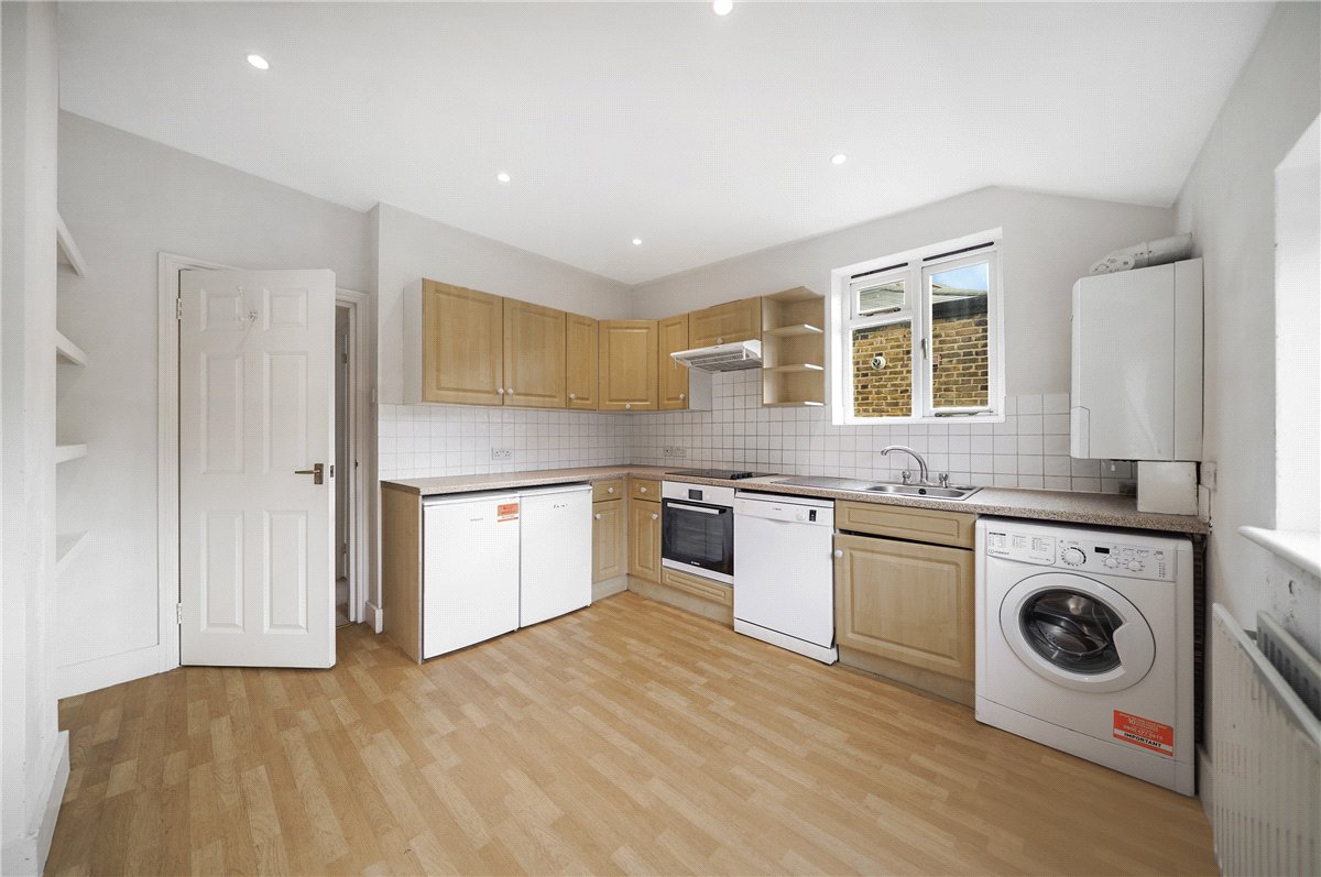 2 bedroom flat, Edenvale Street, London SW6 - Available