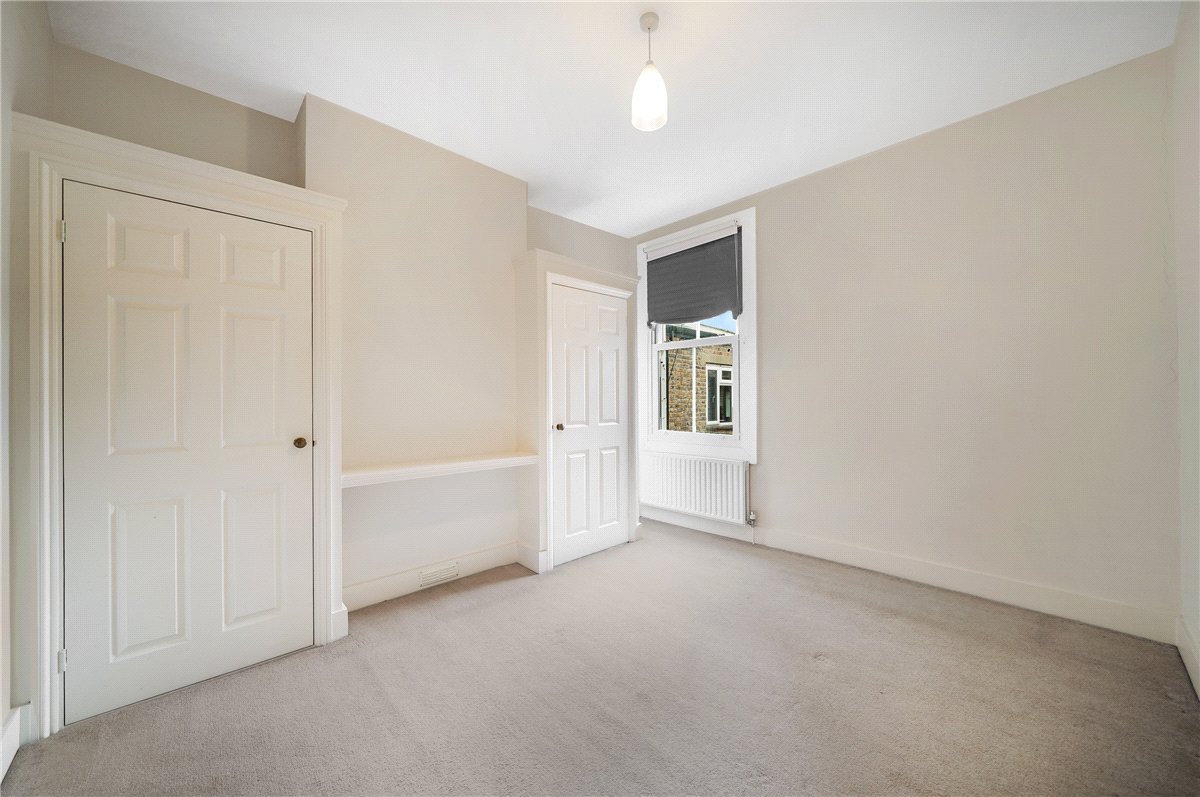 2 bedroom flat, Edenvale Street, London SW6 - Available