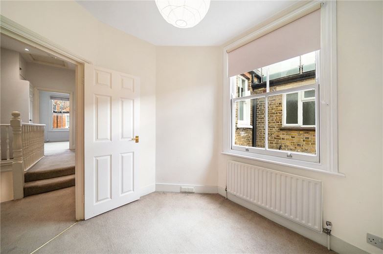 2 bedroom flat, Edenvale Street, London SW6 - Available