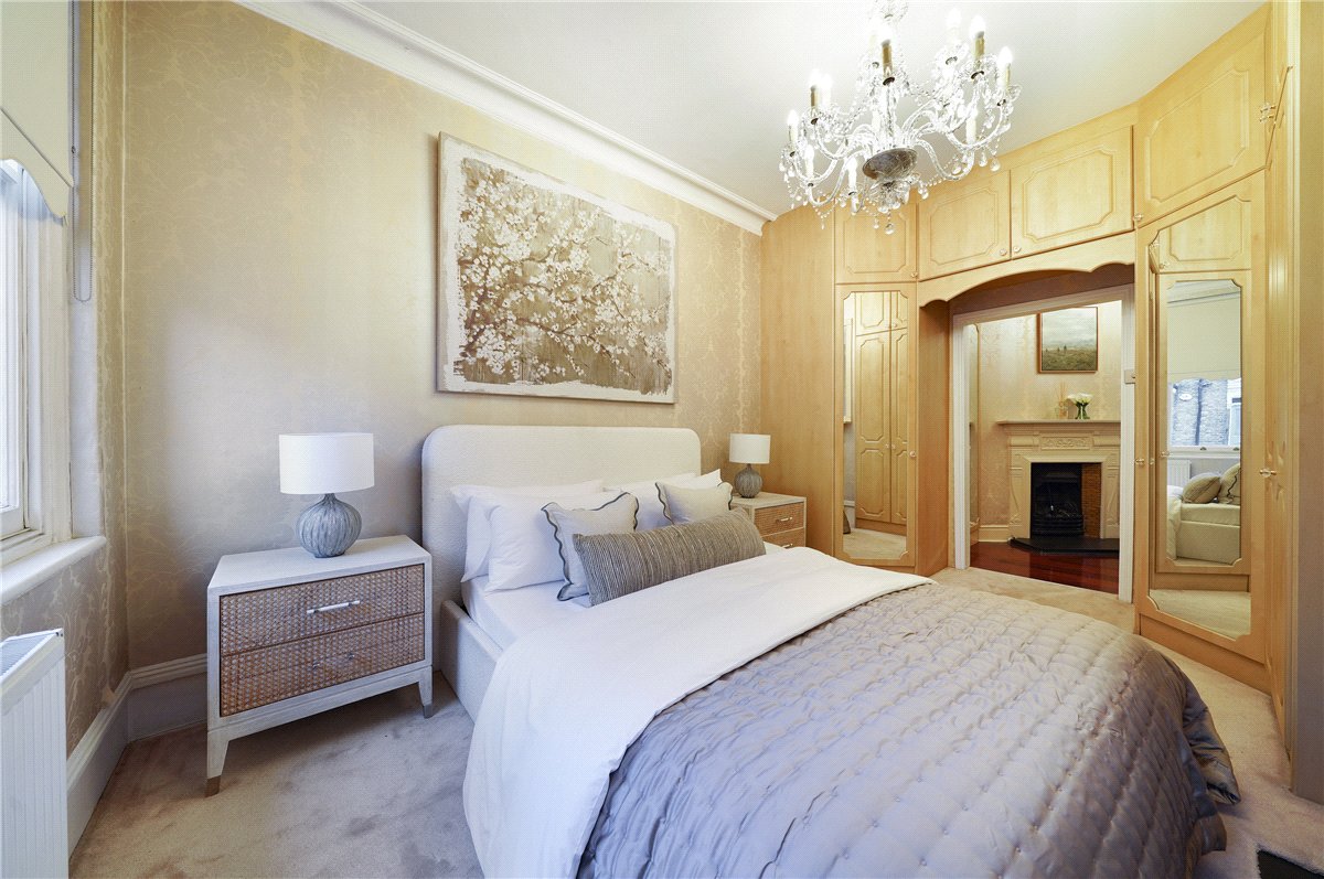 3 bedroom flat, Edith Road, London W14 - Available