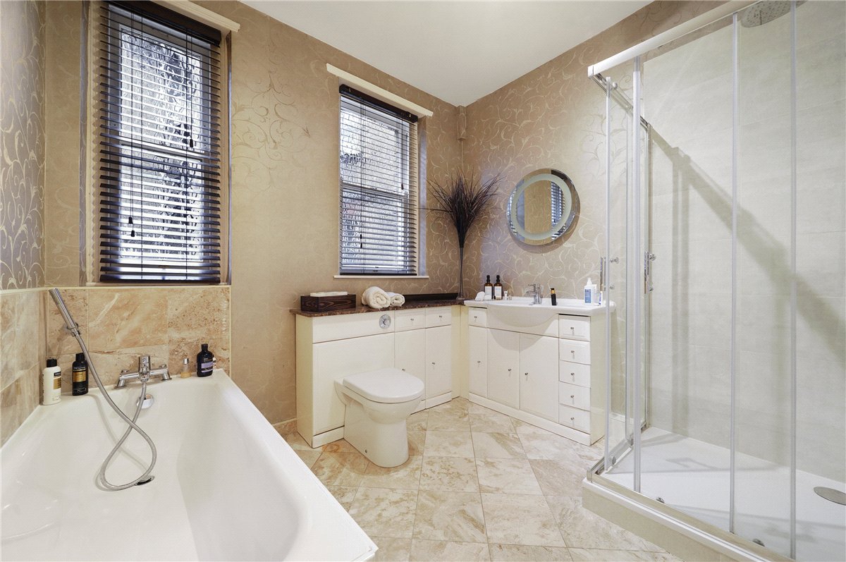 3 bedroom flat, Edith Road, London W14 - Available