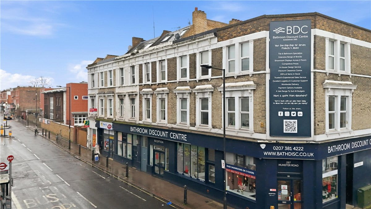 2 bedroom flat, Munster Road, London SW6 - Available