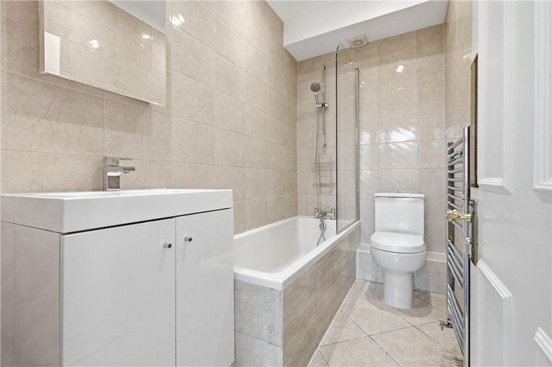 2 bedroom flat, Munster Road, London SW6 - Available